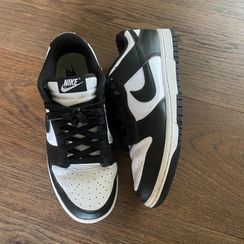 Nike Women’s Low Dunk Sneaker Size 9